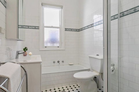 Oversized 2 Bedroom Manly Beach House - Accommodation Gladstone 8