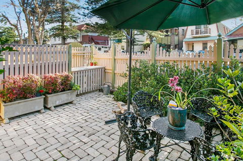 Oversized 2 Bedroom Manly Beach House - Accommodation Gladstone 1