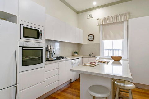 Oversized 2 Bedroom Manly Beach House - Accommodation Gladstone 3