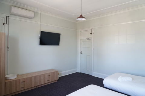 Rosehill Hotel - Accommodation Gladstone 4
