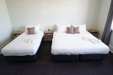 Rosehill Hotel - Accommodation Gladstone 2