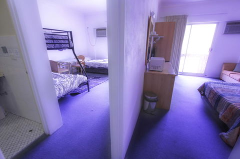 Rest Easy Motel - Accommodation Gladstone 1