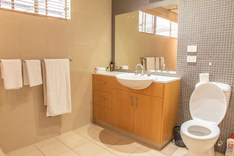 Belmont - Accommodation Gladstone 12