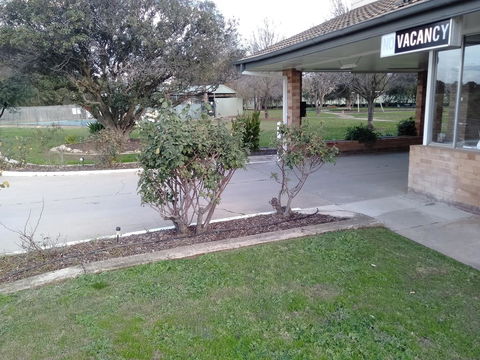 Allonville Gardens Motel - Accommodation Gladstone 1