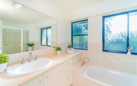 The Cove Yamba - Accommodation Gladstone 16