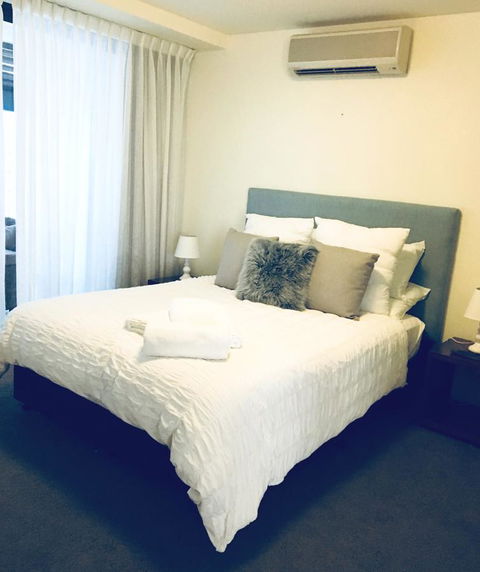 Boathouse Resort (Water Front) - Accommodation Gladstone 3