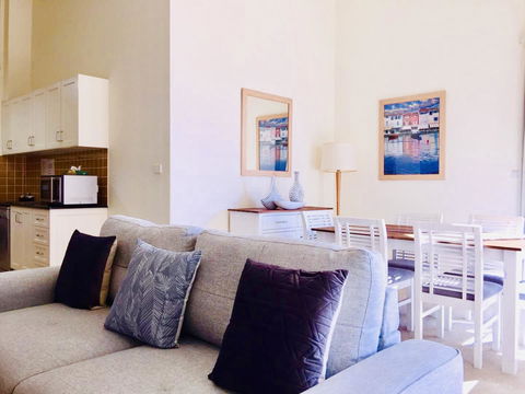 Boathouse Resort (Water Front) - Accommodation Gladstone 8