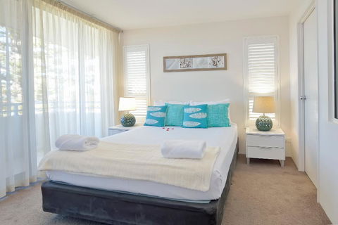 Boathouse Resort (Water Front) - Accommodation Gladstone 19