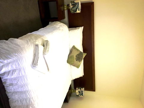 Boathouse Resort (Water Front) - Accommodation Gladstone 4