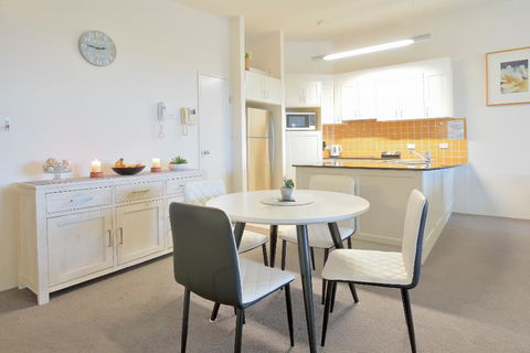 Boathouse Resort (Water Front) - Accommodation Gladstone 21