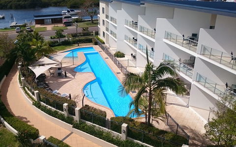 Boathouse Resort (Water Front) - Accommodation Gladstone 0