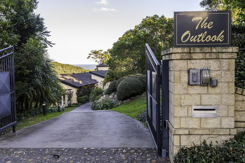 The Outlook Cabana - Accommodation Gladstone 22