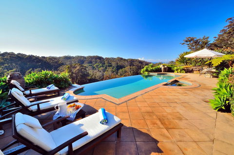 The Outlook Cabana - Accommodation Gladstone 12