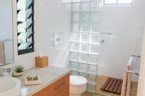 The Outlook Cabana - Accommodation Gladstone 7