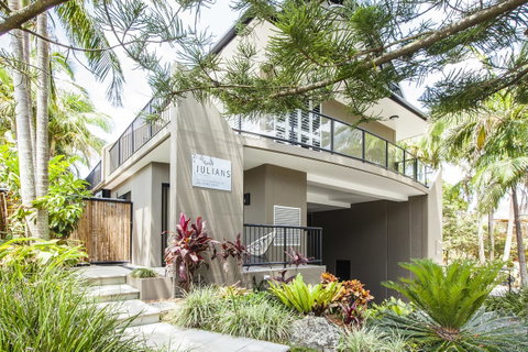 Julians Apartments - Accommodation Gladstone 0