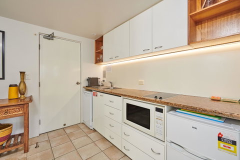 Julians Apartments - Accommodation Gladstone 10