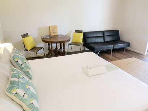 Cove Studios - Accommodation Gladstone 13