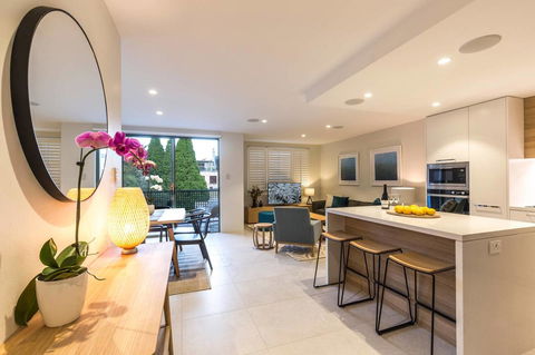 Nobbs Â· Executive 2 Storey Sydney Apartment With Pool - Accommodation Gladstone 4