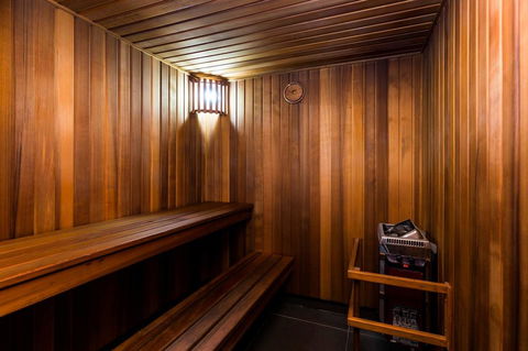 Nobbs Â· Executive 2 Storey Sydney Apartment With Pool - Accommodation Gladstone 14