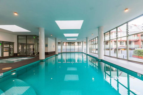 Nobbs Â· Executive 2 Storey Sydney Apartment With Pool - Accommodation Gladstone 12