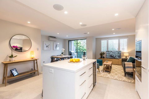 Nobbs Â· Executive 2 Storey Sydney Apartment With Pool - Accommodation Gladstone 2