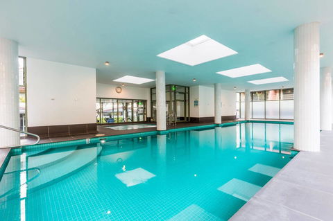 Nobbs Â· Executive 2 Storey Sydney Apartment With Pool - Accommodation Gladstone 13