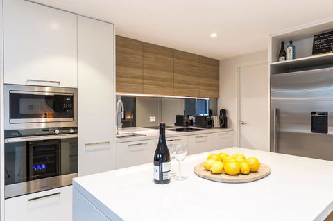 Nobbs Â· Executive 2 Storey Sydney Apartment With Pool - Accommodation Gladstone 3