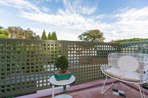 Nobbs Â· Executive 2 Storey Sydney Apartment With Pool - Accommodation Gladstone 15