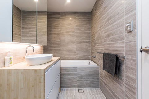 Nobbs Â· Executive 2 Storey Sydney Apartment With Pool - Accommodation Gladstone 8