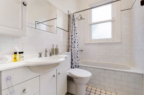 Drummoyne 3 Bedroom Home (62ALE) - Accommodation Gladstone 7