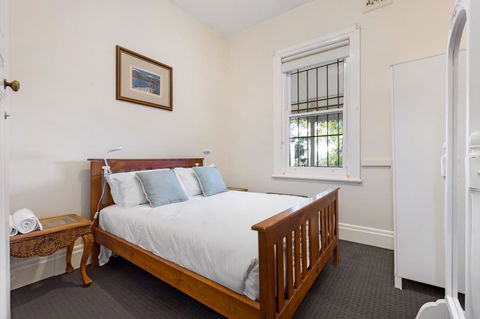 Drummoyne 3 Bedroom Home (62ALE) - Accommodation Gladstone 3