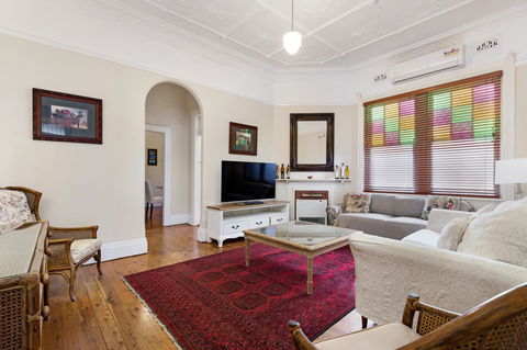 Drummoyne 3 Bedroom Home (62ALE) - Accommodation Gladstone 1