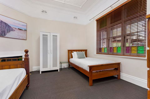 Drummoyne 3 Bedroom Home (62ALE) - Accommodation Gladstone 6