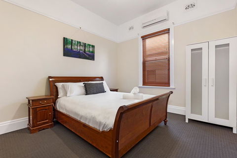 Drummoyne 3 Bedroom Home (62ALE) - Accommodation Gladstone 5