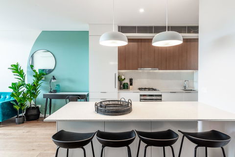 Large Light Luxe 3BDR 2BA Free Parking - Walk To Sydney Uni And RPA - Accommodation Gladstone 5