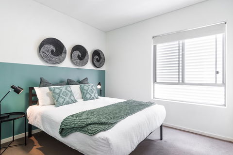 Large Light Luxe 3BDR 2BA Free Parking - Walk To Sydney Uni And RPA - Accommodation Gladstone 6