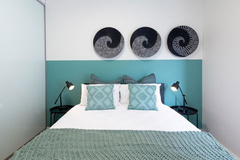 Large Light Luxe 3BDR 2BA Free Parking - Walk To Sydney Uni And RPA - Accommodation Gladstone 7