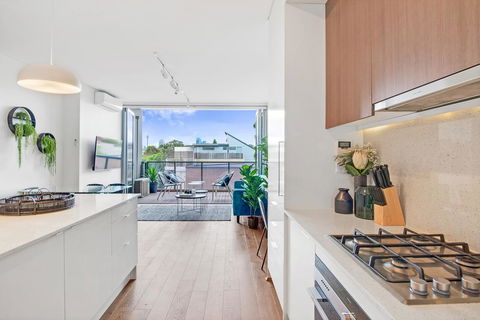 Large Light Luxe 3BDR 2BA Free Parking - Walk To Sydney Uni And RPA - Accommodation Gladstone 0