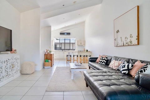 Hastings By The Sea - Accommodation Gladstone 6