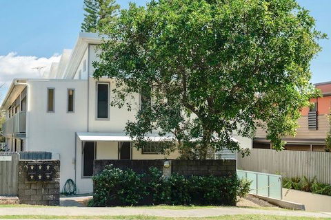 Hastings By The Sea - Accommodation Gladstone 14