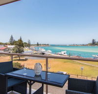 Shoreline 7 with 180 degree water views - Accommodation Gladstone