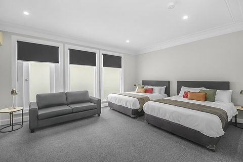 Horse And Jockey Hotel Homebush - Accommodation Gladstone 0