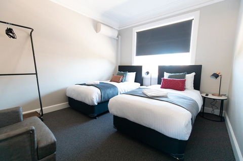 Horse And Jockey Hotel Homebush - Accommodation Gladstone 7
