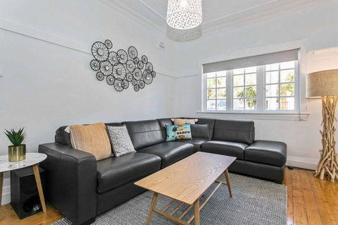 Seaspray - Manly Beach Apartment Close To The Sand - Accommodation Gladstone 5