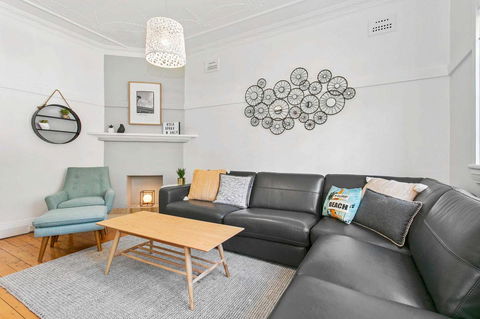 Seaspray - Manly Beach Apartment Close To The Sand - Accommodation Gladstone 0