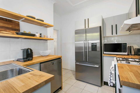 Seaspray - Manly Beach Apartment Close To The Sand - Accommodation Gladstone 7