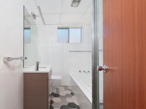 Victoria Parade, Kiah, Unit 10, 53 - Accommodation Gladstone 11