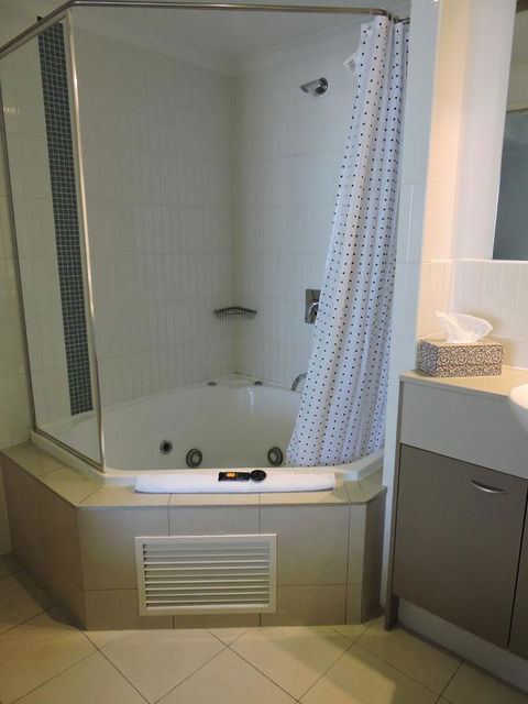 BASE Holidays - Ettalong Beach Premium Apartments - Accommodation Gladstone 16