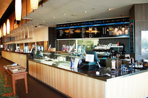 BASE Holidays - Ettalong Beach Premium Apartments - Accommodation Gladstone 2