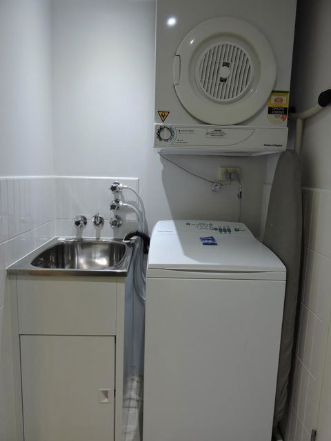 BASE Holidays - Ettalong Beach Premium Apartments - Accommodation Gladstone 3
